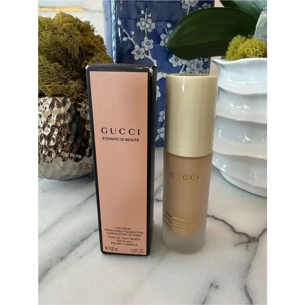 Gucci
24 Hour Full Coverage Luminous Matte Finish
Foundation in 210N